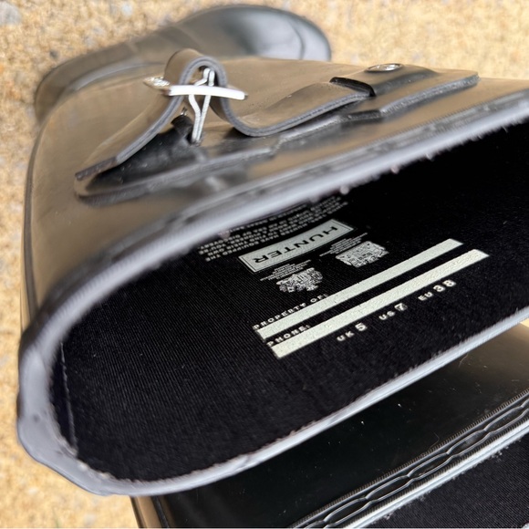 Hunter black Women's Original Tall Rain Boots. 7 - Picture 4 of 13